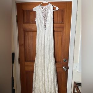 Lulu’s XS white lace gown SOLD
